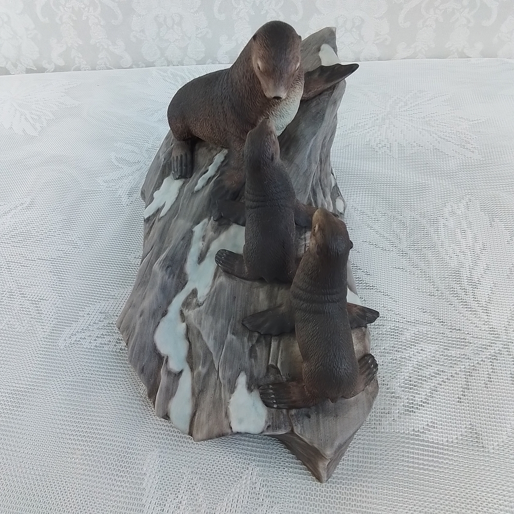 Lenox Fur seal family figurine from Wildlife of the seven continents - Picture 4 of 7